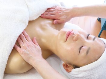 メナードフェイシャルサロン ブプレリウム弦巻店/デコルテケアも気持ちいい！