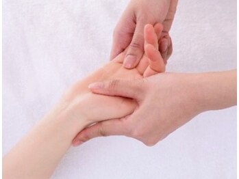 ナツキ ルーム(Natsuki Room)の写真/ネイルの映える理想の手元へハンドエステで潤いあふれる指先を叶える特別なケアを体験しませんか☆