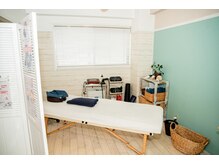 サロンドエルサ(Salon de ELSA)の雰囲気(爽やかでカジュアルな空間でゆっくりとおくつろぎ下さい♪)