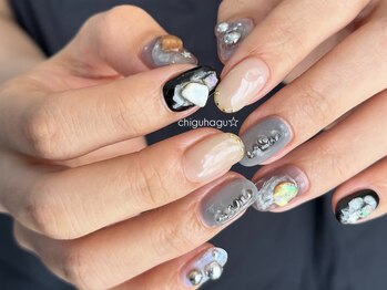 ちぐはぐ大人の個性派ネイル