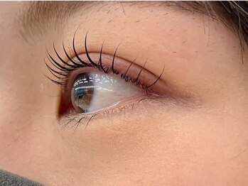 アイラッシュ カリナ アンド モナネイル 生駒店(Eyelash CARINA &mona nail)の写真/【パリジェンヌ】で毎朝のメイク時間を楽に！自然で魅力的なお目元を演出◎自まつ毛を活かして華やかに♪