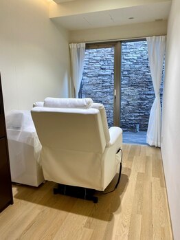 カリテス 富ヶ谷店(charites)の写真/【ネープケア(脱毛)が受けられます！】ネープ＝襟足のこと。うなじ美人になって夏を楽しみましょう♪