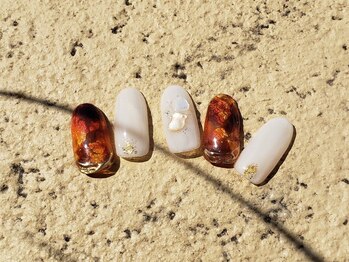 ネイルアンドアイラッシュサロンR/べっ甲、シェル