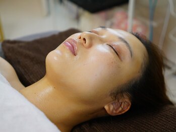 ユカリス(Yu.charis)/REVIハーブピーリング施術工程♪