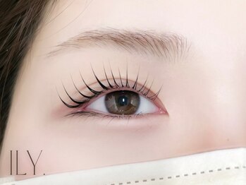 アイリー 博多(ily)の写真/《平日朝限定パリジェンヌ￥4,500!》根本から立ち上がることで瞳に光が差し、透明感溢れるうるうるアイに＊