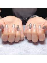 セラ ネイル(SERA Nail)/グレージュ×ラメグラデネイル