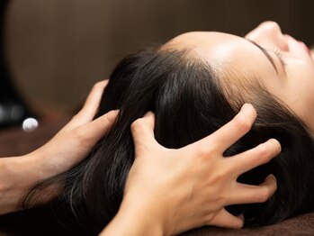 東京あしの治療院の写真/【至福のヘッドスパ体験！】固まった頭皮を心地よくほぐし、芯からリラックス☆視界もクリアに！