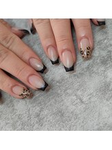 ラタンネイル(LATAM NAIL)/黒フレンチにアート