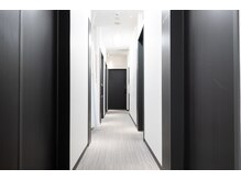 毛穴/シミ/フェイシャル/ララピール【錦糸町ビューティークリニック】美容医療提携/【店内内装】通路