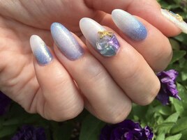 白×ブルーに海系パーツで涼しげ