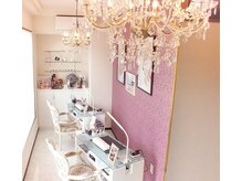 マムール(Beauty Salon Mamour)の雰囲気（ネイルブース♪裏には半個室3部屋がございます(^^)）