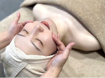 フィオーレ 佐賀巨勢店(Feaure)の写真/小顔&首肩こり解消を同時に♪骨格診断付で歪み改善◎【小顔コルギ(首肩,二の腕,背中,ヘッド込)60分4980円】