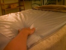 結い音の雰囲気（シンプルな完全個室で気兼ねなくお過ごしいただけます）