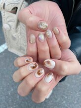 エム(em)/アシンメトリーネイル