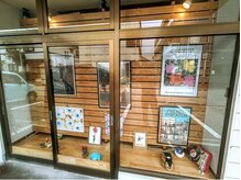 ムード(mooD)の雰囲気（雑貨屋さん的な外観。店内も楽しいスペースになってます☆）