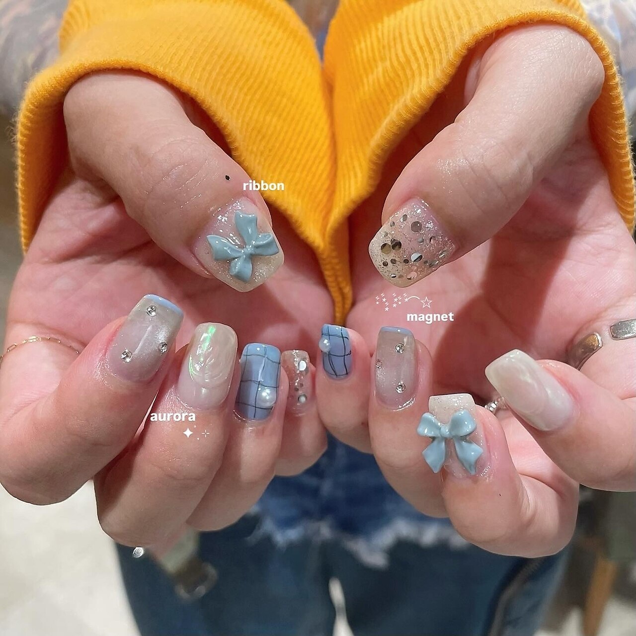 2026年冬トレンド】ブルー リボン ハンドのネイルデザイン集｜人気順