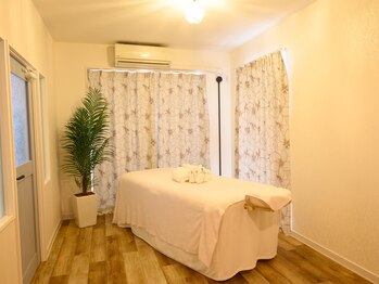 マシェリ 浦安駅前店(MA CHeRiE.)/自慢のふかふか幅広施術用ベッド