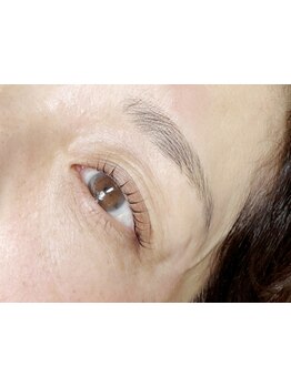 ナチュラル上品な目元にしたい