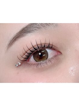 ナチュラル上品な目元にしたい