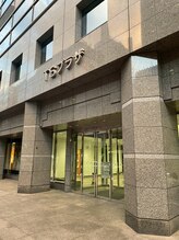 プラスエイト 横浜西口店/当メンズ眉毛サロンのビル外観☆