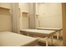 リコア鍼灸接骨院 品川(ReCORE鍼灸接骨院)の雰囲気（きれいでおしゃれな店内で毎日の疲れをしっかり癒します♪）