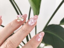 サロンドフォーエイチ(salon de 4H)/花びら舞うアートにビジューを！