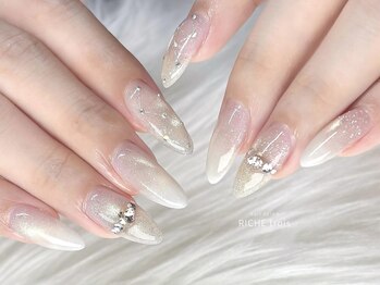 リッシュ トロワ(RICHE trois)/大人かわいい！ワンホンネイル