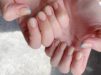 個性派ラインのシンプルネイル