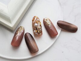ブラウンカラー×ビーズネイル