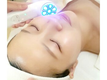 クリニカルエステ イーズ 三宮店の写真/『ヒト幹細胞Petitエステ¥5500』毛穴引締め&小顔ケアで毛穴ゼロ肌!韓国美人のようなハリツヤで素肌に自信◎