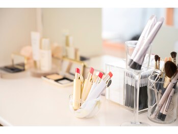 メナードフェイシャルサロン 高槻町/メイク品充実