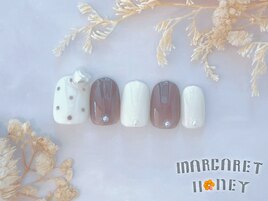 ぷっくりパールハートネイル