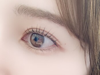 ナツネイルズ(na2nails)の写真/大人気フラットラッシュで目元の印象UP◎お客様に似合うデザイン・本数をプロがご提案！LEDに変更も◎