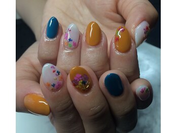 リエル(Riel)/ドライフラワー散りばめネイル♪