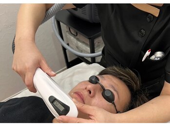 エピリス(EPILIS)/ヒゲ脱毛☆施術中☆