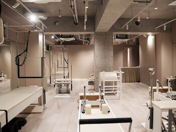 ピラティス the SILK 川崎店【肩こり/リンパ/痩身/ダイエット/たるみ/骨盤矯正】の写真/《骨盤矯正×マシンピラティス》30代40代のボディメイク!たるみを引締め、理想のボディライン〇