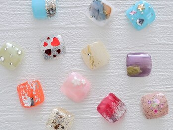 ツインネイル 平塚駅前店(twin.nail)の写真/豊富なカラーから選べる！フットバス付でリフレッシュ。フットネイルがおすすめのサロン♪