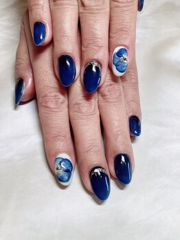 ラグネル(Luxnal)/ネイビーフラワーネイル