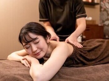 オポノポノ(hoponopono)の写真/【個室完備】溜まった疲れをスッキリさせる全身贅沢ケアはhoponoponoにお任せ！お疲れの身体にご褒美を♪