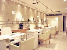 カッツ エステティックサロン 元町(CUT S)の雰囲気（広々としたネイルブース/FOOT完全個室あり/リクライニングチェア）