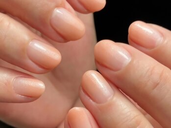 ネイラックス(Nailax)の写真/300色以上のカラーから選べ、仕上がりのキレイさに定評あり◎自爪が美しく見える施術で、特別な指先をGET♪