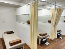 山科椥辻 平川接骨院 針灸治療院の雰囲気（【施術室】完全個室でリラックスして施術を受けて頂けます。）