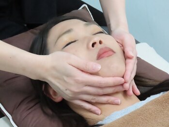 堺整骨院 小郡院の写真/大人女性のための「鏡を見るのが楽しみになるリフトアップケア。