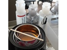 アイブロウデザインで使用するWAXは天然由来の低刺激なものです