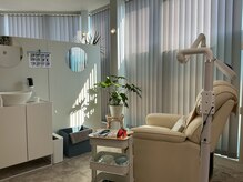 スマイルホワイトの雰囲気(落ち着いた空間でリラックスしてホワイトニングを楽しめます。)