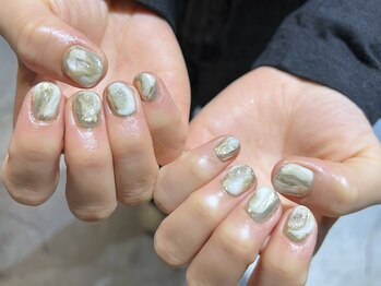 ノラ ミナミアオヤマ(NORA MINAMIAOYAMA)/ミラーゴールド＊ホワイト