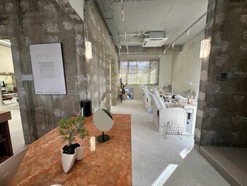 ハウディ(HOWDY)の写真/飾らず自分らしくいられる“心地よい空気感“と、 ふと立ち寄りたくなる“洗練さ“をあわせ持つサロン。
