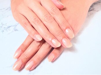 リー(RE)の写真/【大人女性にオススメのサロン】肌が綺麗に見えるカラーと美しいフォルムで美しい指先を◎