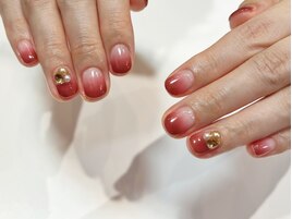 グラデーション×ビジューネイル