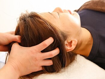 ほぐし工房 楽 西田辺店の写真/頭痛や眼精疲労の根源、首肩コリも深部から撃退。目の重さが吹き飛ぶ【熟練ヘッドケア】で感動のスッキリ感